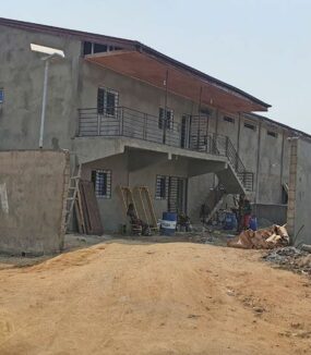 Bau eines Ware&shy;house/Lager&shy;hauses